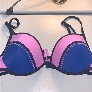 Color blocked underwire bikini top